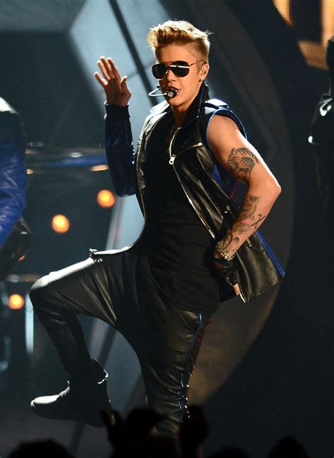 [video] Justin Bieber Performance Billboard Awards 2013 — Sings ‘take You’ Hollywood Life