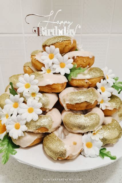 Diy Daisy Donut Tower On Trend Cake Alternative Now Thats Peachy Fancy Donuts Donut Tower