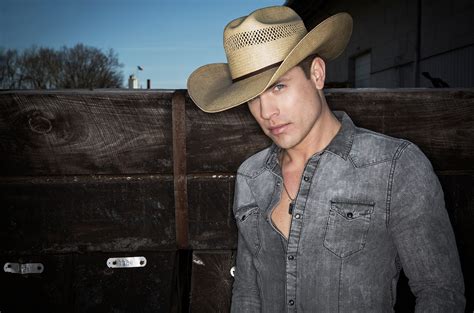 Dustin Lynch Steams Things Up on 'Seein' Red' | Billboard