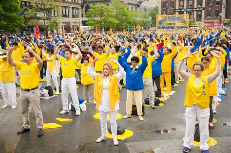New York Falun Gong Practitioners Celebrate World Falun Dafa Day With
