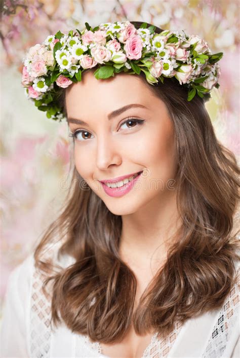 Spring Beauty Wearing Flower Wreath Stock Image Image Of Fashionable
