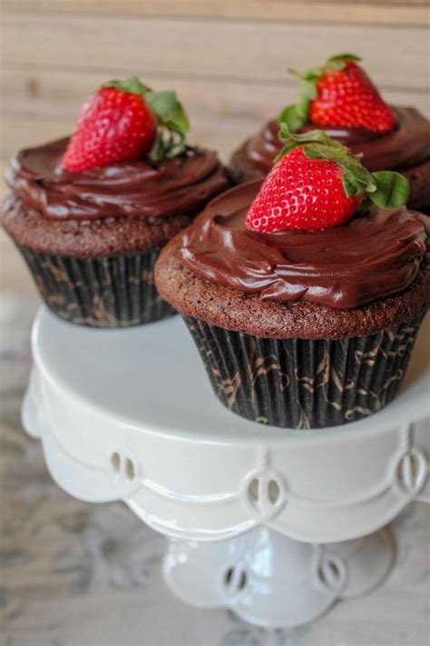 Chocolate Covered Strawberry Cupcakes Recipes Inspired By Mom Homemade Chocolate Delicious