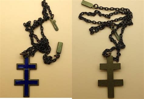 Das patriarchenkreuz ist ein hohes hölzernes doppelkreuz in der kürnacher flur. Deutsches Reich 1871-1918 Patriarchenkreuz an Kette ...