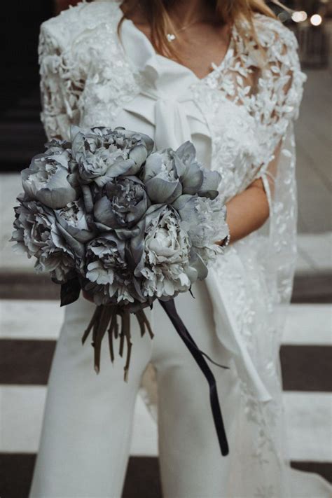 Häng dein brautkleid nicht einfach in. Celebrate Love in 2020 | Hochzeit, Braut looks, Braut