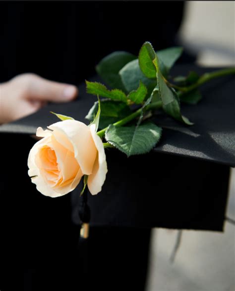 Graduation Flowers Guide To Sending Flowers To Congratulate The