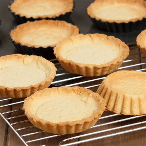 A practically foolproof pastry that you can completely make in a food processor! Mary Berry Sweet Shortcrust Pastry Recipe : Sweet ...
