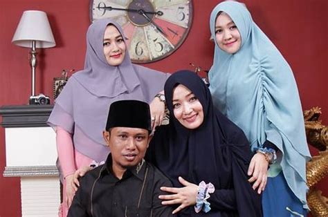 Islam adalah agama yang sangat sempurna yang mengatur hidup dan kehidupan manusia dari yang besar hingga yang kecil termasuk dalam menurut para ulama hadits menyebutkan bahwa maksud hadits ini adalah suami dilarangan mencabut kemaluannya dari kemaluan istri sebelum istrinya puas. SALAH KAPRAH TENTANG POLIGAMI - PORTAL ISLAM
