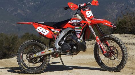 Several months ago dirt bike magazine released a video on this dual exhaust honda cr500 with a complete list of details and what we thought of this. 2017 Dual Exhaust CR500 2 Stroke RAW - Dirt Bike Magazine ...