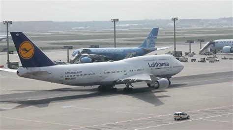 Boeing 747 400 Lufthansa Und Boeing 757 200 Icelandair Am Frankfurter