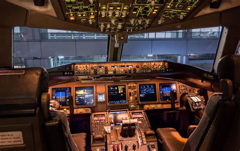 Cathay Pacific Boeing 777 300 Er Flight Deck Is A Beautiful Thing