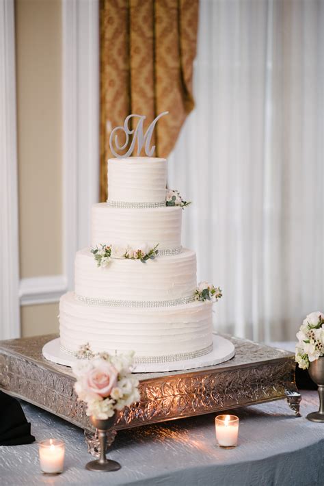 Show Me Your Simple Yet Elegant Wedding Cakes