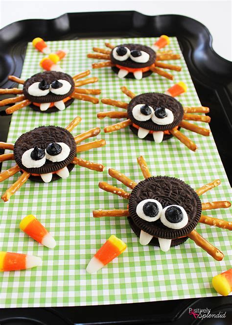 Halloween is one of my favorite holidays because i love all the fun treats i get to make! Easy Sandwich Cookie Spiders