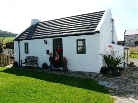 Open Traditional Petite Charming Irish Country Cottage