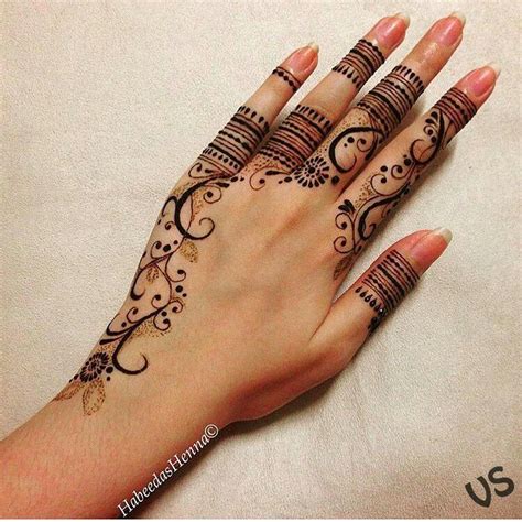 Pin By Nur Salina On Inai Mehndi Designs For Fingers Henna Tattoo