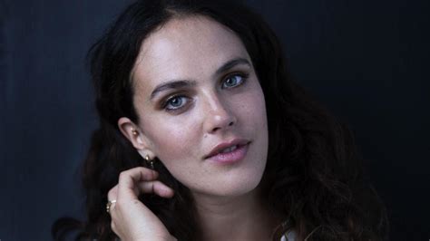 Jessica Brown Findlay From Downton Abbey To The Dark Side — What Lady