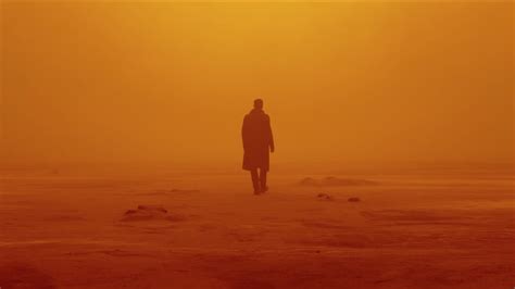4k Middle Desert Walking Blade Runner 2049 Ryan Gosling Best Movies Man Hd Wallpaper