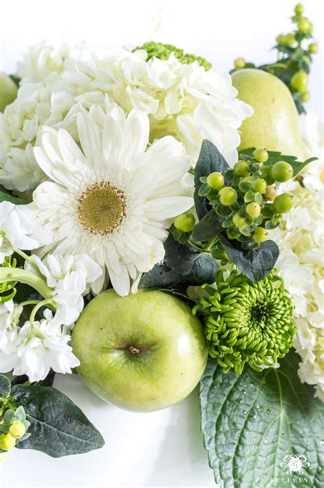 Fruit buds contain flowers that if pollinated will carry fruit. Six Ideas for Fruit and Flower Arrangements with ...