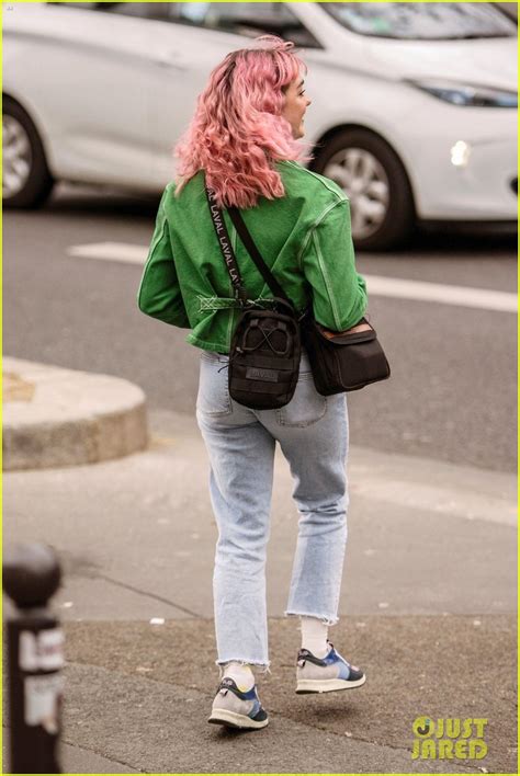 Maisie Williams Is All Smiles While Showing Off Her Pink Hair Photo