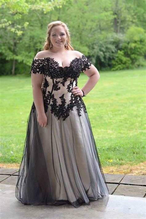 Girl Kicked Out For Revealing Prom Dress Popsugar Moms