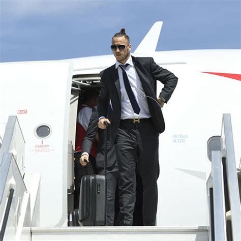 This touch from arnautovic pic.twitter.com/xqrb6lo518. Marko Arnautovic: "Meine Frau liebt mich im Jogginganzug ...