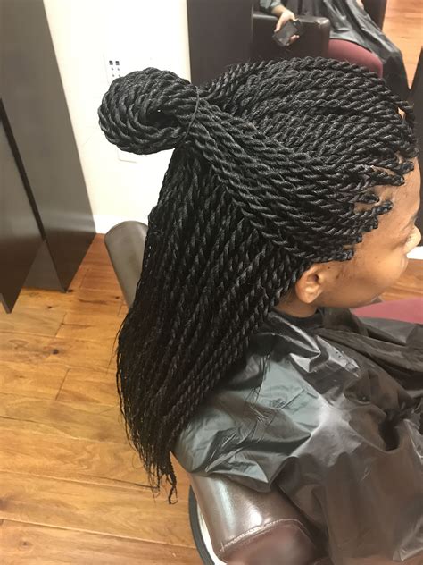 Layered hair can be challenging to braid, but i have a few tricks up my sleeve that could help. Medium twists Senegalese twists Havana twists | Senegalese ...