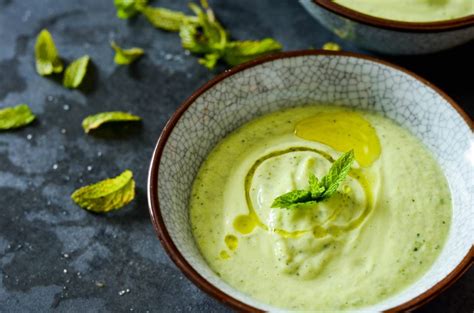 Soupe froide de courgette chèvre frais et menthe