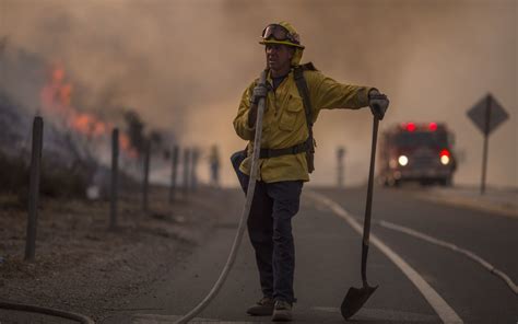 Los Angeles Wildfires City Declares Emergency Rnz News