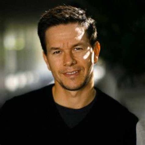 Mark wahlberg with long hair. Mark Wahlberg Hairstyles - Hairstyles of Popular American ...