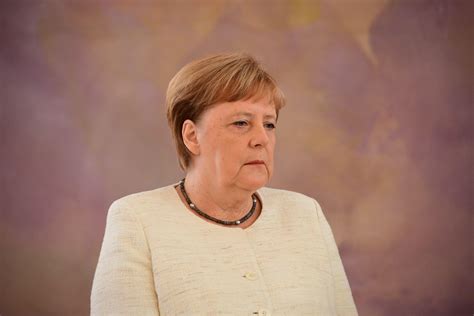 La Salud De Merkel Vuelve A Preocupar Por Sus Temblores En Un Acto