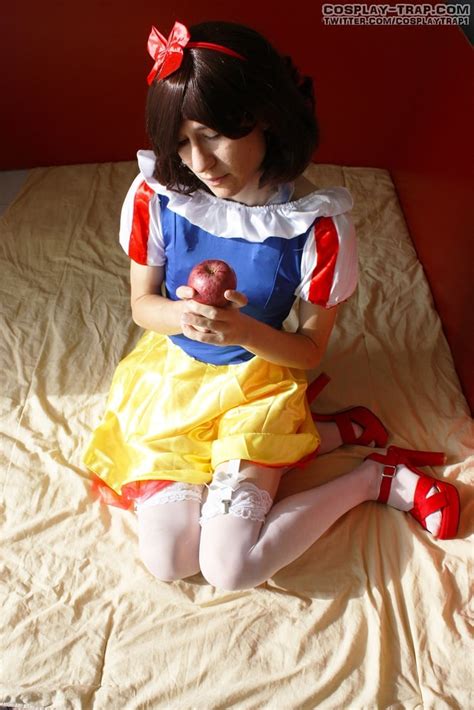 Crossdress Cosplay Snow White And The Horny Poisoned Apple Porn Pictures Xxx Photos Sex Images