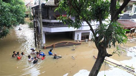 Kemiskinan merupakan salah satu masalah yang dihadapi pemerintah dan masyarakat indonesia. Cara Mengatasi Masalah Banjir Kilat
