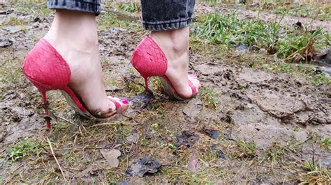 Santa Cruz High Heels Sandals In Mud Santa Cruz Stuck In Mud High