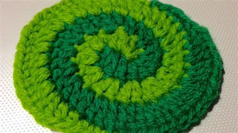 How To Crochet A Beautiful Two Color Spiral Pattern Diy Diy Tutorial