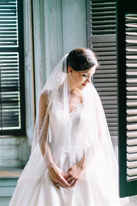 There are wedding dresses, and then there are the best wedding dresses. Elegant Southern Bridal Portraits at Drayton Hall ...
