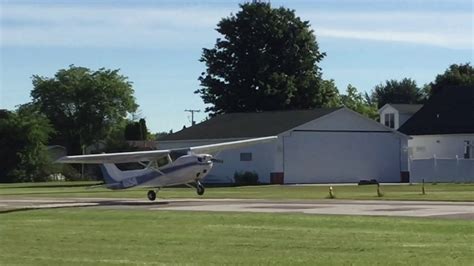 Cessna 172 Skyhawk Taking Off Youtube