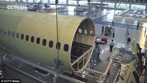 How China S First Homegrown Passenger Plane Was Assembled Daily Mail Online