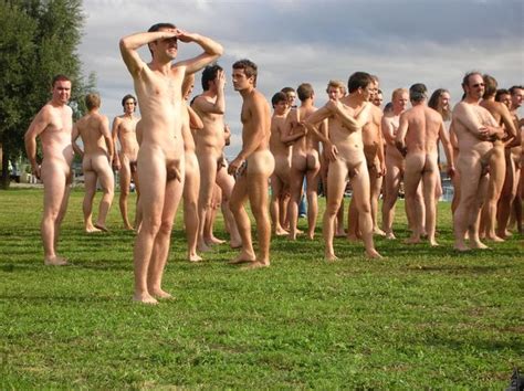 A Lione Naked Outdoor Nudi In Pubblico Desnudos En Publico