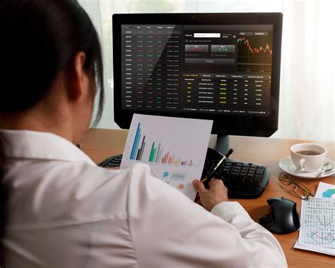 Perbedaan Pasar Uang dan Pasar Modal & Contohnya