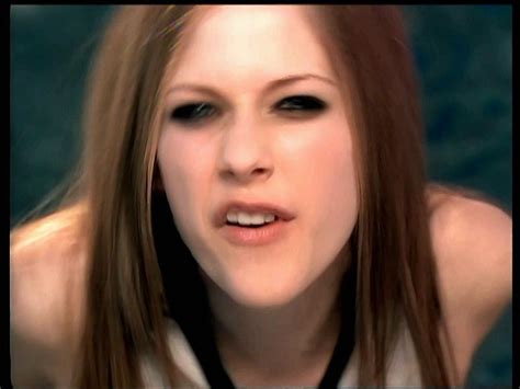 Avril lavigne's official music video for 'complicated'. Avril Lavigne- 'Complicated' MV screencaps HQ - Music ...