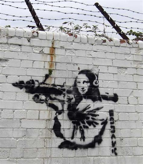 Banksy is without doubt the world's most famous and celebrated graffiti artist. Graffiti Style: Banksy Graffiti "Mona Lisa with Bazooka ...
