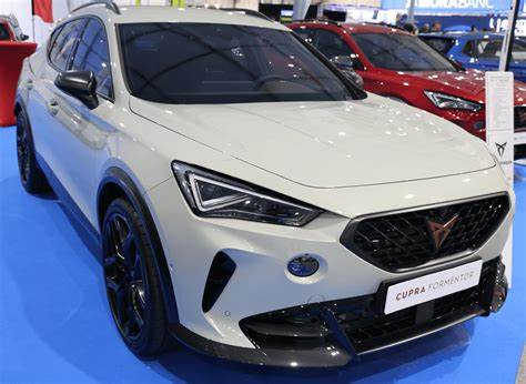 Cupra (SEAT) Formentor VZ 2.5 TSi. Grey taiga colour_front view_360 Картинка - Cupra (SEAT) Formentor VZ 2.5 TSi. Grey taiga colour_front view_360