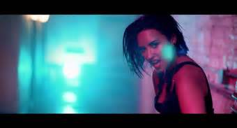 Demi Lovato Owns The Wet Hair Look In ‘cool For The Summer Video