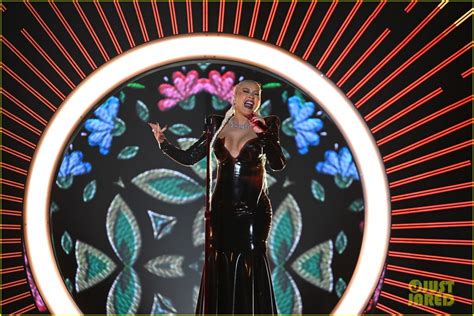 Christina Aguilera Performs La Reina Honored With Spirit Of Hope