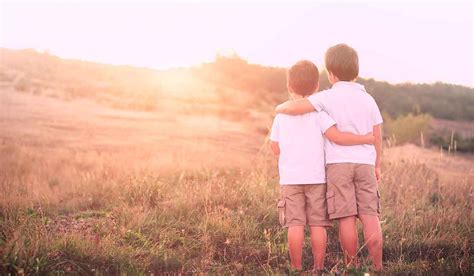 9 Maneras Extrañas En Que Tus Hermanos Te Afectan Cuando Eres Adulto