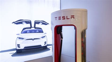 Teslas New Home Charging Station Plugs Into A Wall Outlet Nextpit