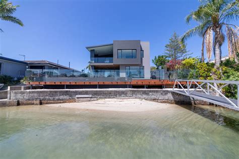 We Build Luxury Waterfront Homes Gold Coast | CMR Constructions