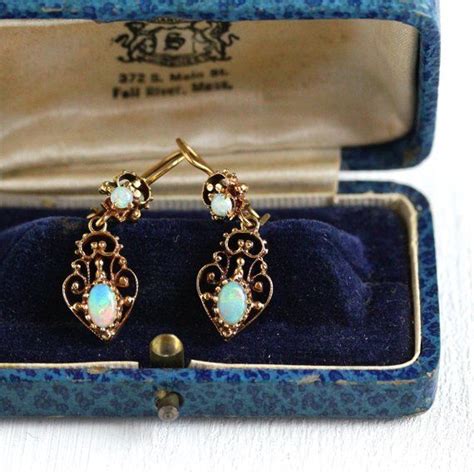 Beautiful Vintage 1970s Retro 14k Solid Gold Genuine Opal Earrings