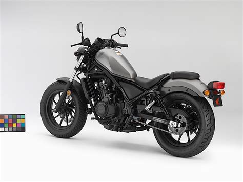 The honda rebel is a classic beginner motorcycle and now for 2020 the rebel 500 sees more updates that continue to make it an attractive offering from big red. Honda Unveils New Rebel 500 for 2017 - autoevolution