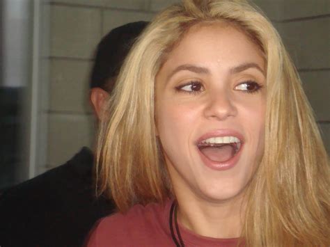 Shakira Scrolller