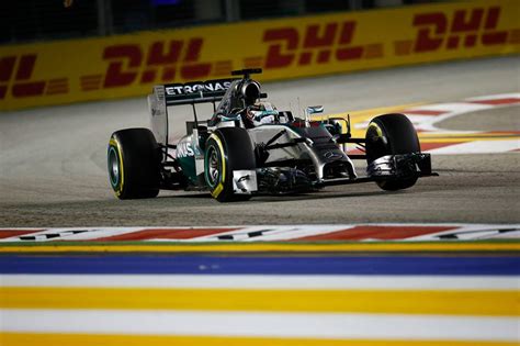 Der live ergebnisdienst von liveticker.com bietet formel 1 live ergebnisse, endergebnisse der rennen, training und qualifying zeiten sowie andere. Formel 1 LIVETICKER 2014: Der Start zum Nachtrennen - Nico ...